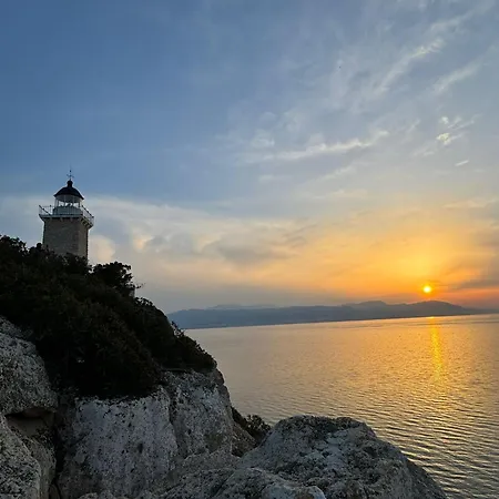 Loutraki Apartment アパート ルートラキ